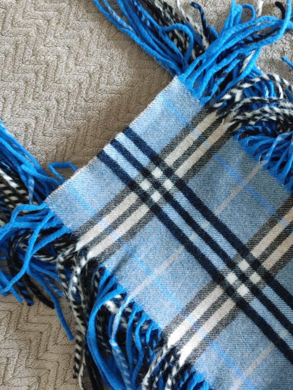 ✨💙Burberry Cashmere Scarf with Double Fringe💙✨ - Picture 11 of 16